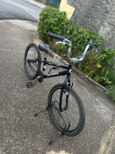 Bicicleta Montada Preta