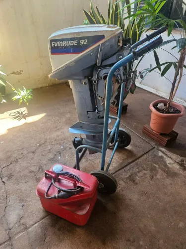 Motor de Popa Evinrude 9.9 HP - Ano 1975 + Tanque de Combustível