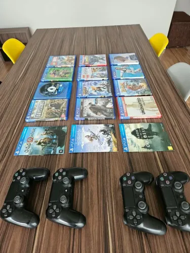 PS4 Pro + 15 Jogos Originais + 4 Controles
