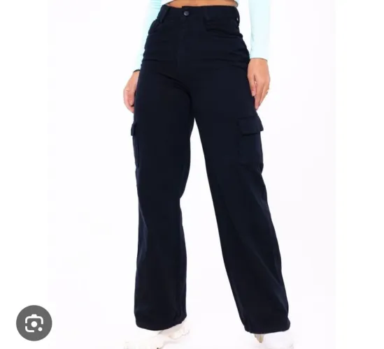 Calça jeans preta pouco tempo de uso 