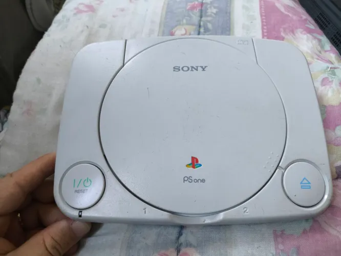 PlayStation 1 baby, com 2 controles, 1 memory card e jogos