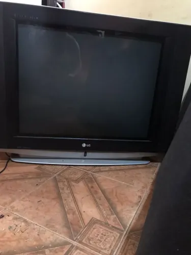 Vendo tv antiga funcionando tudo