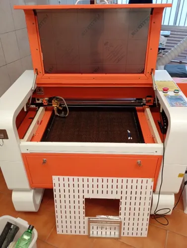 Máquina Laser  60 x 40 90w com protetor e semi-nova ! 
