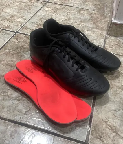 Chuteira nova da umbro