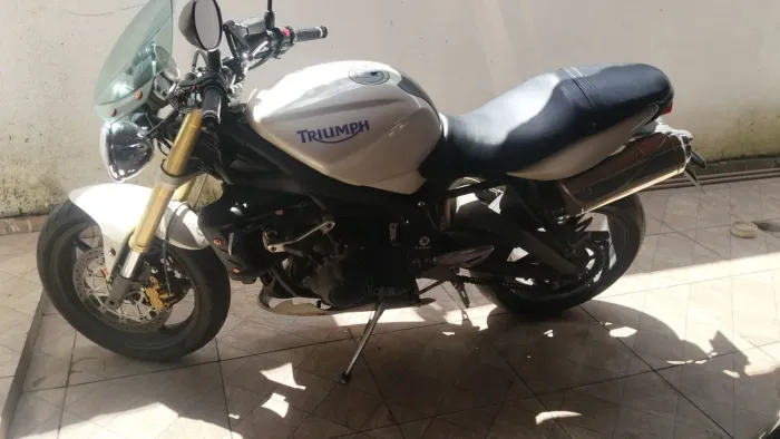 Triumph Street triple 675