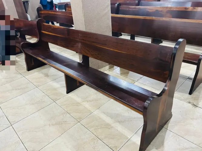 Bancos do madeira para igreja