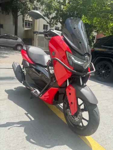Scooter zerada, com protetor de carenagens, pneus novos