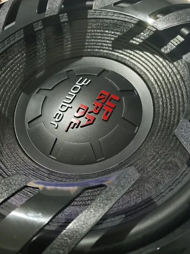 Subwofer de 12 Bomber Upgrade 400rms