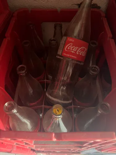 VENDE SE VASILHAME E CAIXA DA COCA COLA