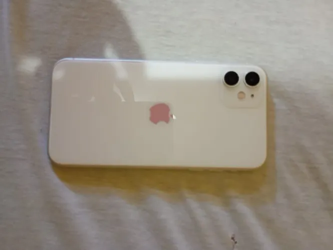 IPHONE 11 (LEIA A LEGENDA)