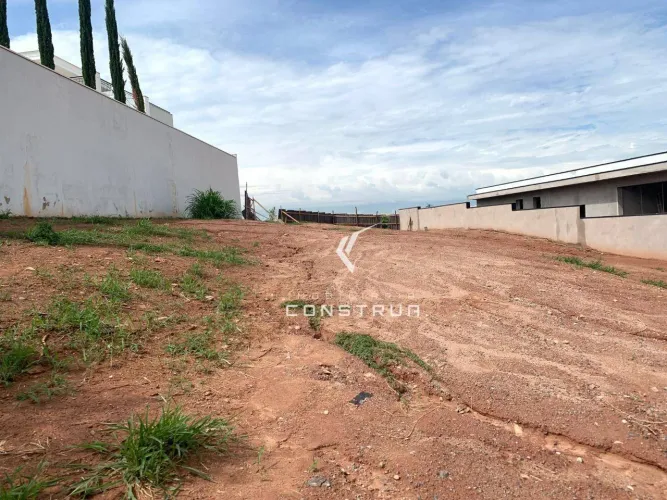 TERRENO À VENDA NO CONDOMÍNIO RESIDENCIAL JATIBELA