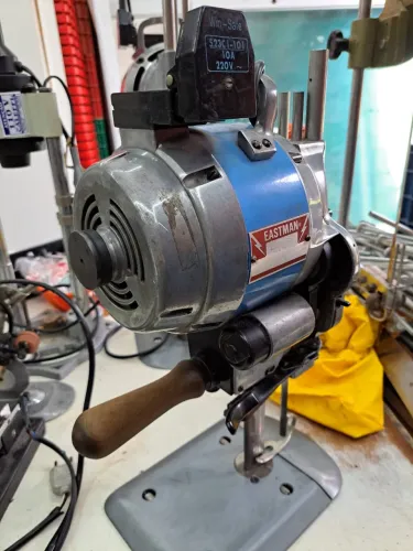 Máquina de Cortar Tecido de Faca Reta