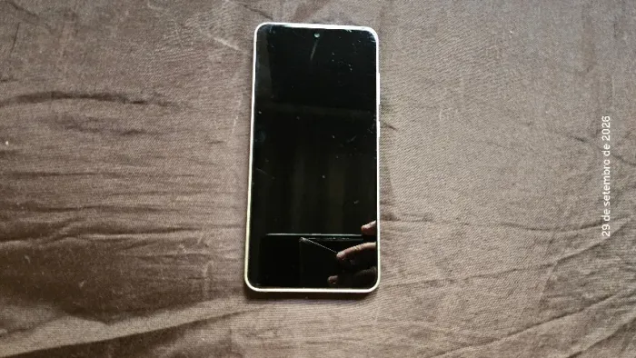 SAMSUNG S21 FE ORIGINAL (LISTRAS NA TELA)