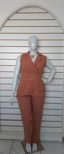 Conjuntos de shorts e calças modelos e tamanhos variados 