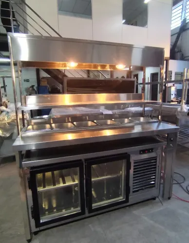 Balcão refrigerado com área fria de montagem e cubas, versão 150 cm 