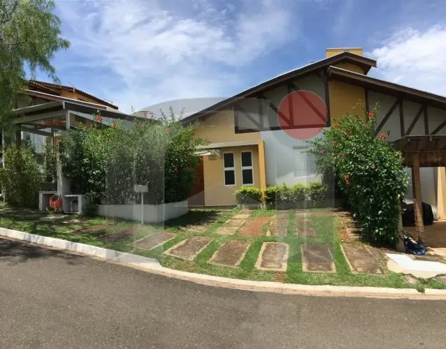 CASA EM CONDOMÍNIO FECHADO