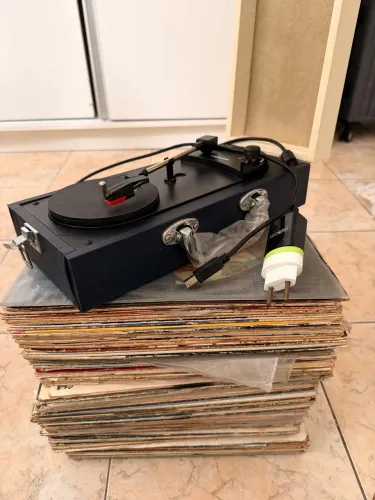 Toca disco vinil + 90 disco vinil