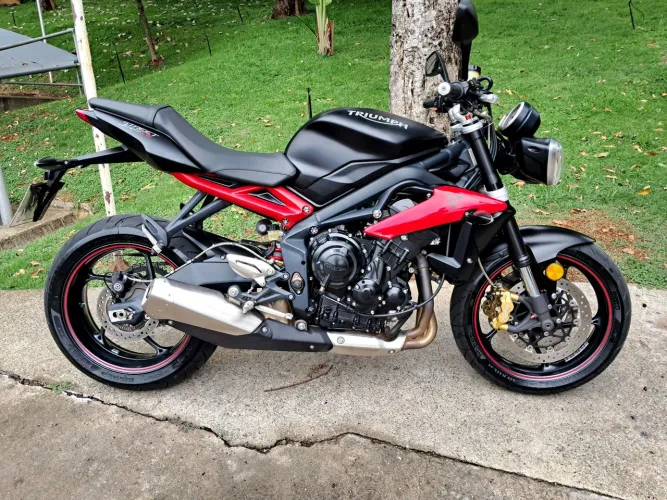TRIUMPH STREET TRIPLE 675R (*ACEITO TROCAS POR MOTOS, CELULAR, VIDEO GAME, PC GAMER, ETC*)