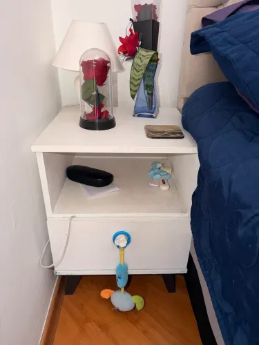 2 mesas de cabeceira