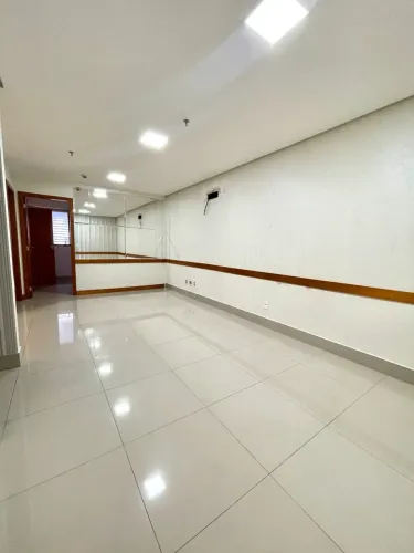Alugo Sala comercial em Edifício SB Tower em Avenida Historiador Rubens de Mendonça - Cuia