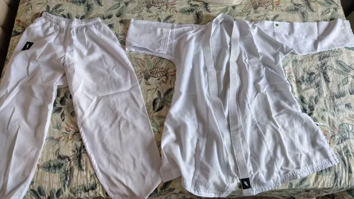 Kimono Karate Zanshin Adulto Lona leve Kumite