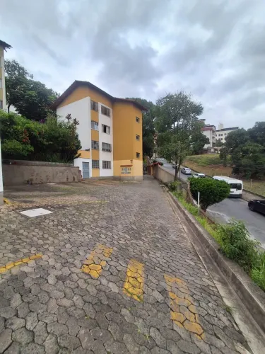 2 Quartos com Armários - Excelente Localização
