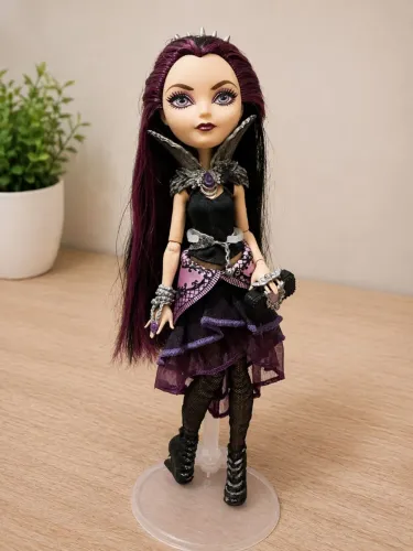 Boneca ever after raven básica w1