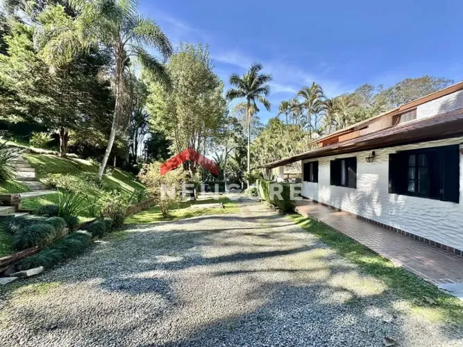 Casa de condomínio em Rua Carambola - Algarve - Cotia/SP