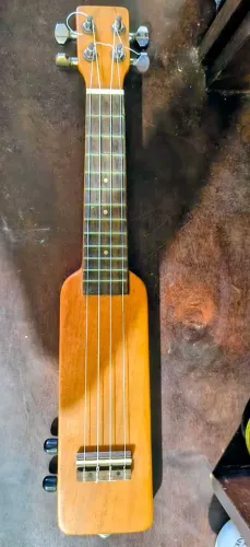 Ukulele Elétrico