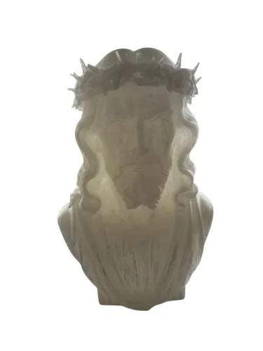 Escultura de Jesus com iluminação