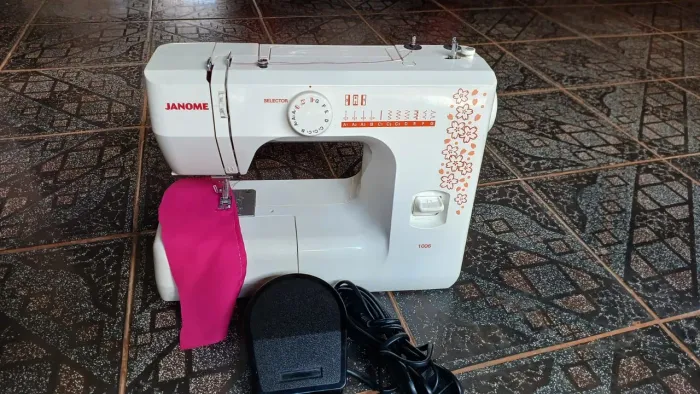 Máquina de Costura da marca Janome 
