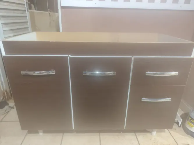 Venda de garagem - Gabinete