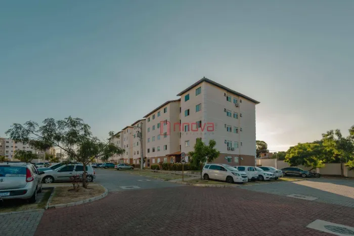 Apartamento com 2 dormitórios à venda, 47 m² por R$ 220.000 - Abrantes - Camaçari/BA