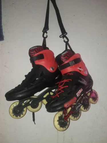 Vendo patins profissional adulto 43 BR semi-novo com equipamento de proteção