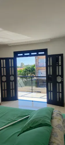 PORTAS EM MADEIRA MACIÇA DE ENTRADA