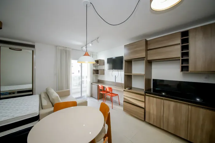 Studio estiloso e todo mobiliado no centro para locação