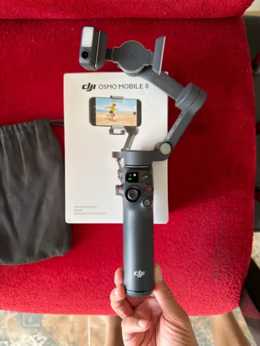 Estabilizador DJI Osmo Mobile 8 - última geração com câmera que segue a pessoa