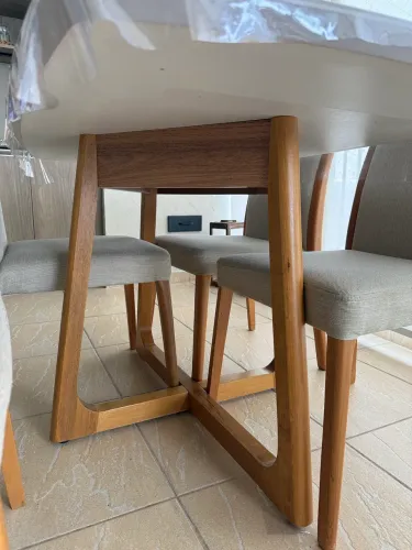 Mesa de Jantar 4 lugares Danificada