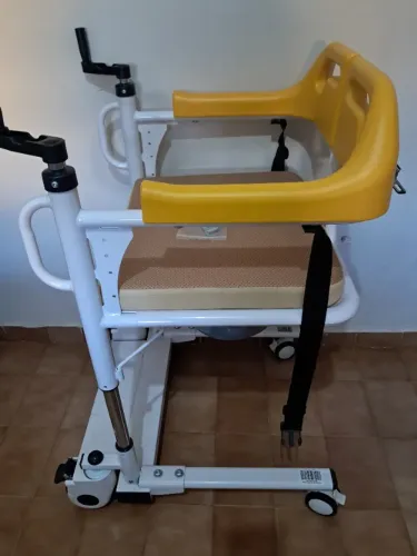 Cadeira de rodas de transferência
