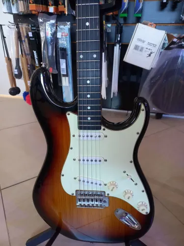 Guitarra Memplhis Mg22 seminova 