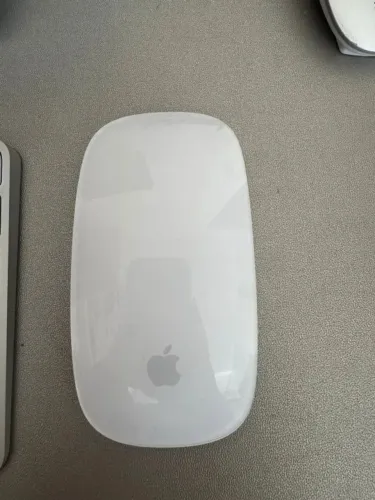 Magic Mouse 3 (USB-C) - Superfície Multi-Touch branca