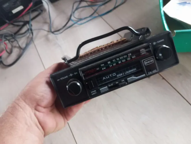 Rádio toca fitas CCE