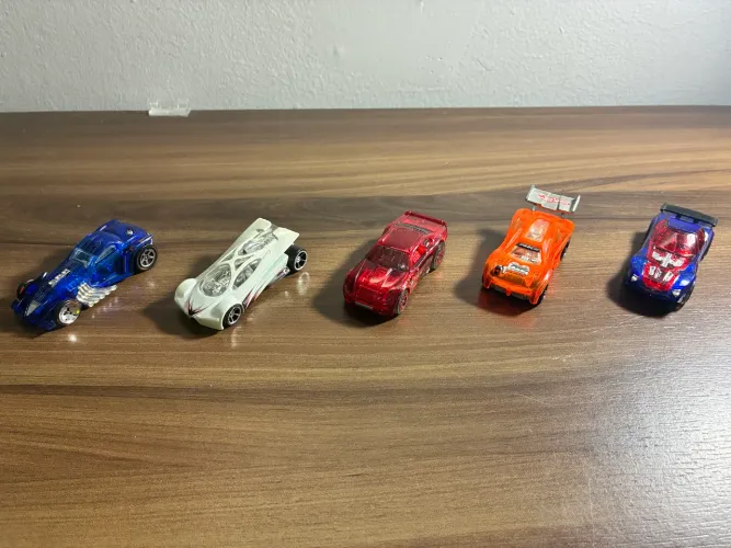 Kit 5 HotWheels aleatórios