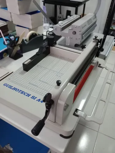 Guilhotina de mesa A4