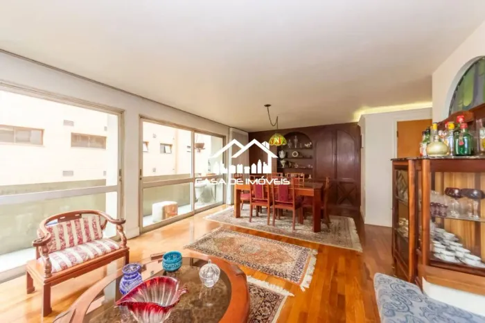Vende apartamento com 133m², 3 dormitórios, 1 suíte, 1 vaga, em Moema Pássaros.