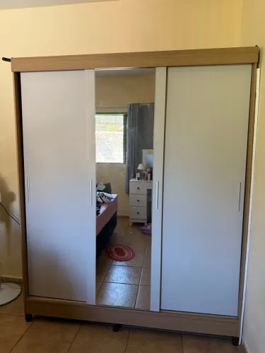Guarda roupa porta de correr com espelho