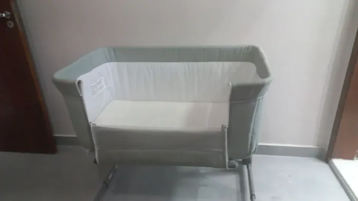 Berço Cosco co-bed acoplado a cama