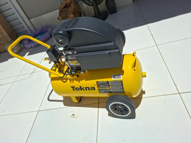 Vende-se compressor tekna 2.5 HP NOVO mais com pequeno defeito