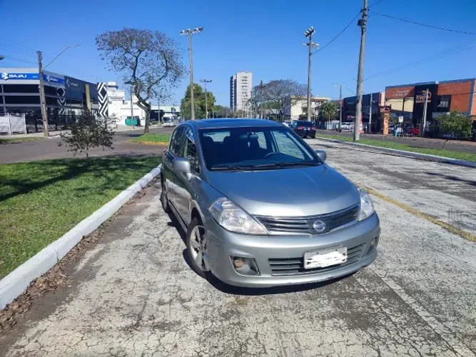 Nissan Tiida SL 1.8/1.8 Flex 16V Mec. 2012