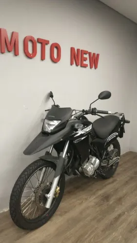 Honda XRE 300 preta 2017 , troco e financio